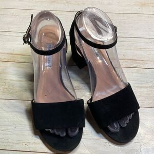 Charles David women’s black suede like chunk heel shoes. Size 8.